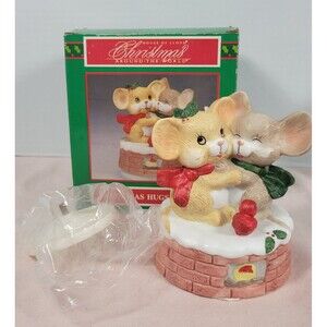 Christmas Hugs Musical Holiday Mice Mouse  with Original Box Winter Wonderland